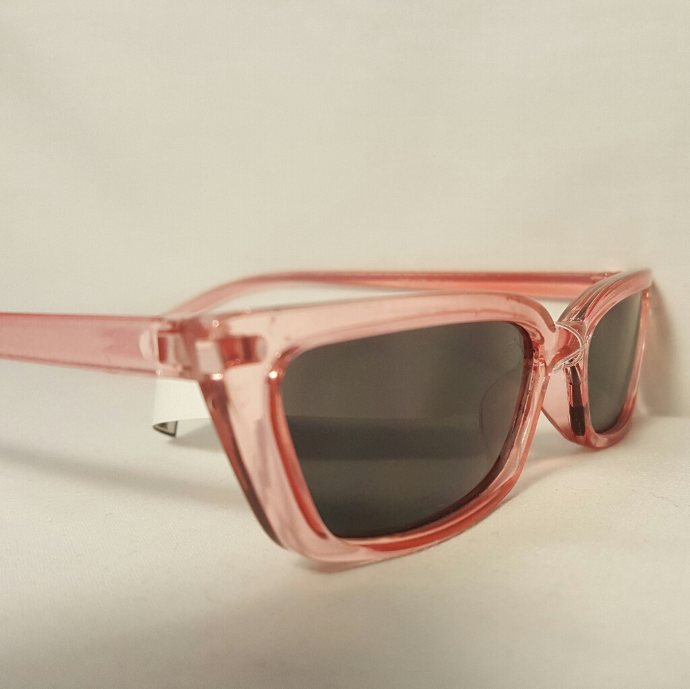Kid's Fashion Sunglasses - Picture 3 of 4